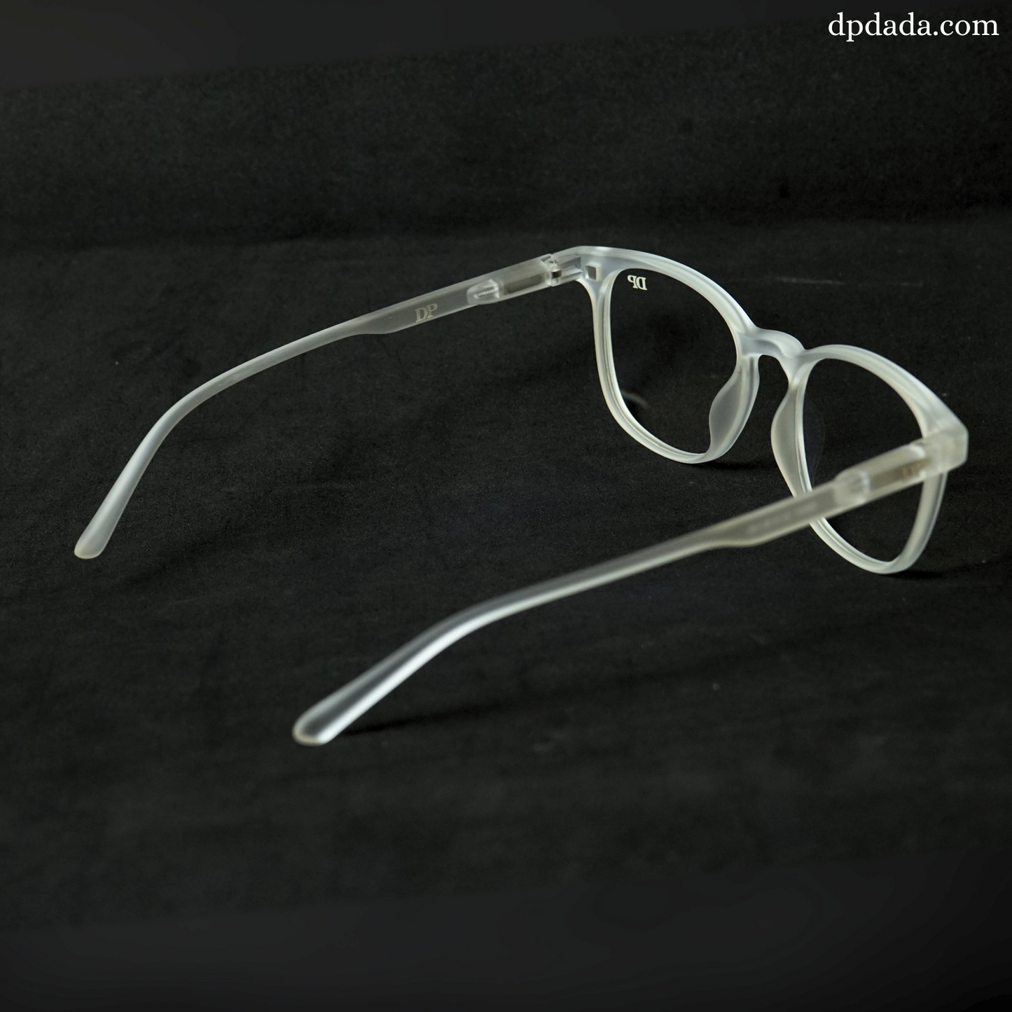 The Apex Mat White Clip  On By Dp Dada